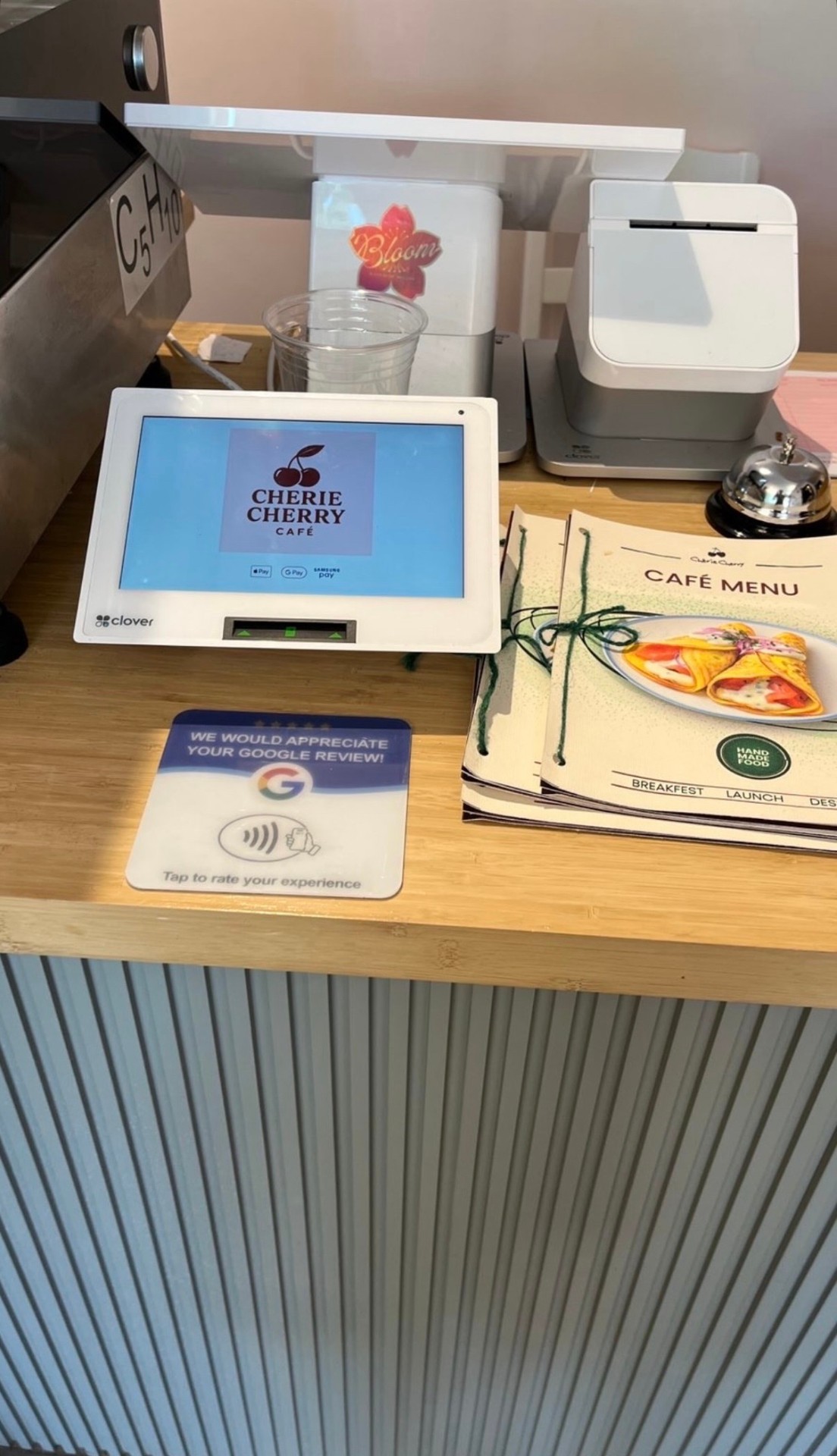 Review Card bei Cafe Hilda am Kassenterminal