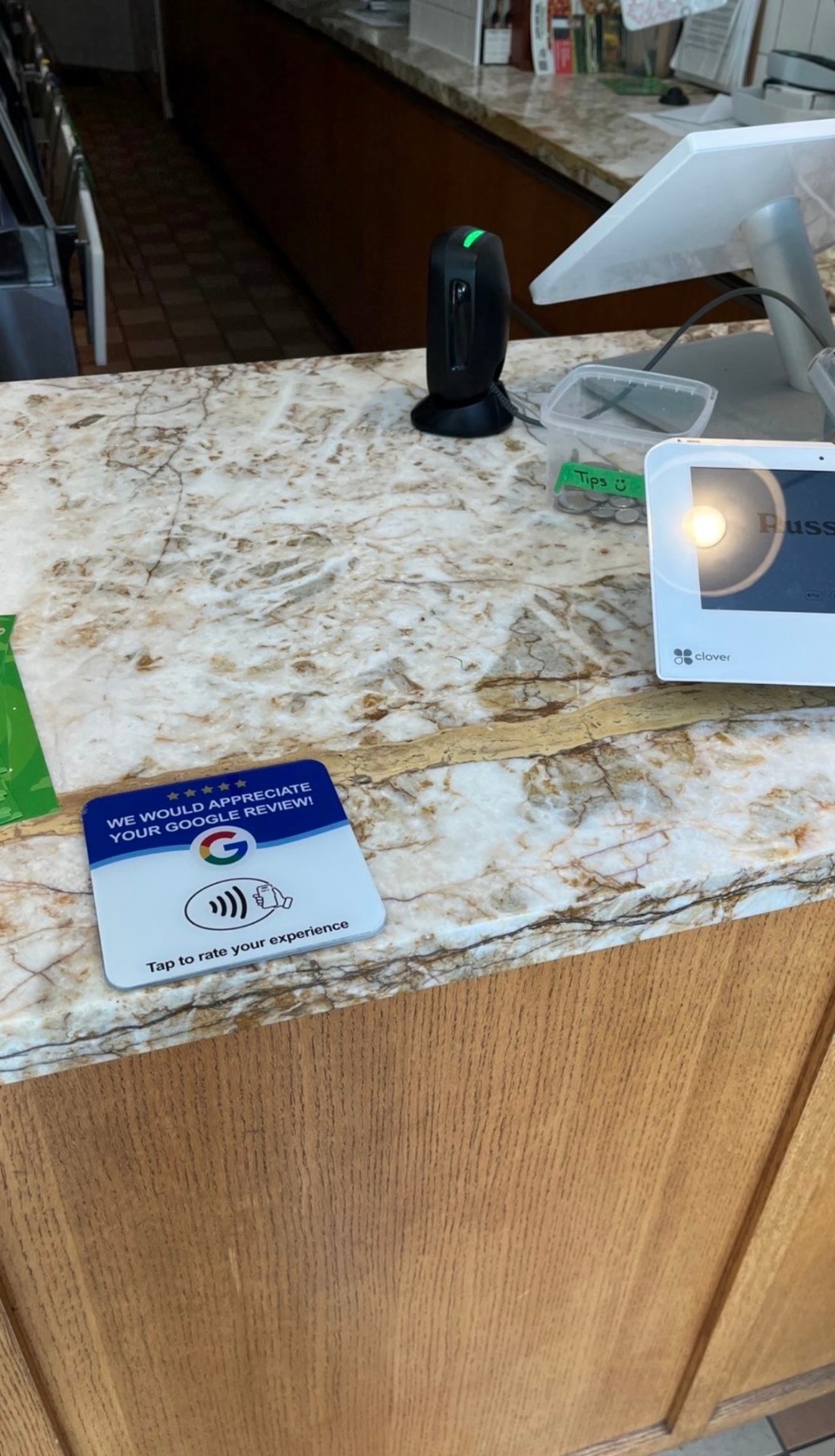 Review Card auf der Theke bei Cafe Hilda